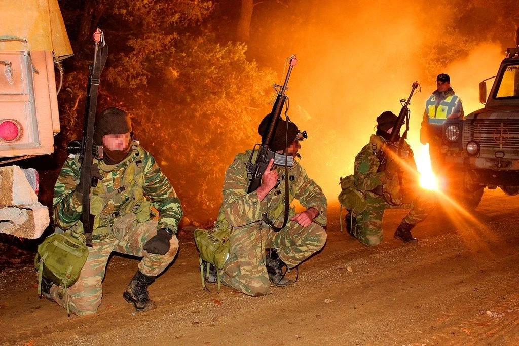 «Φωτιά» οι Έλληνες κομάντο σε άσκηση υπό το «άγρυπνο» βλέμμα του Α/ΓΕΣ!